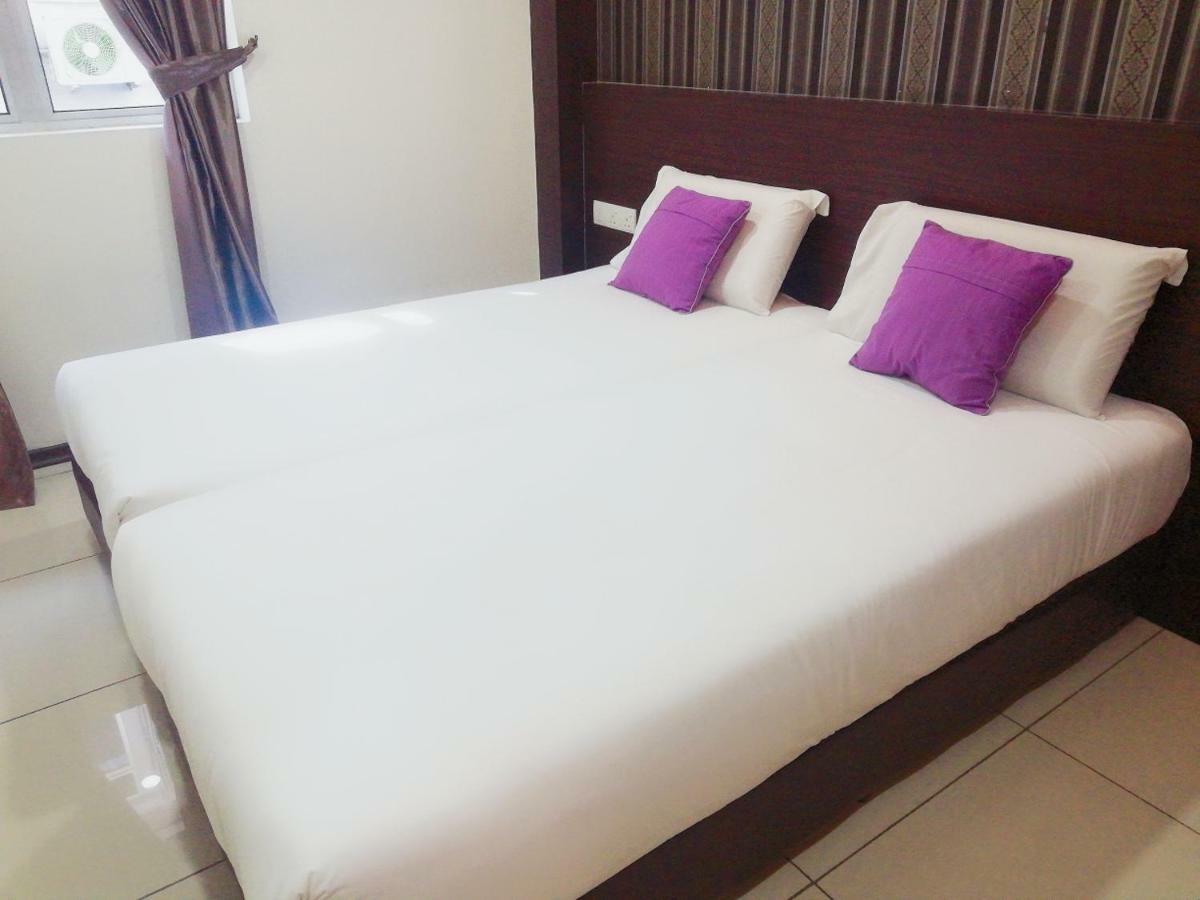 Remember Hotel Bukit Gambir Esterno foto